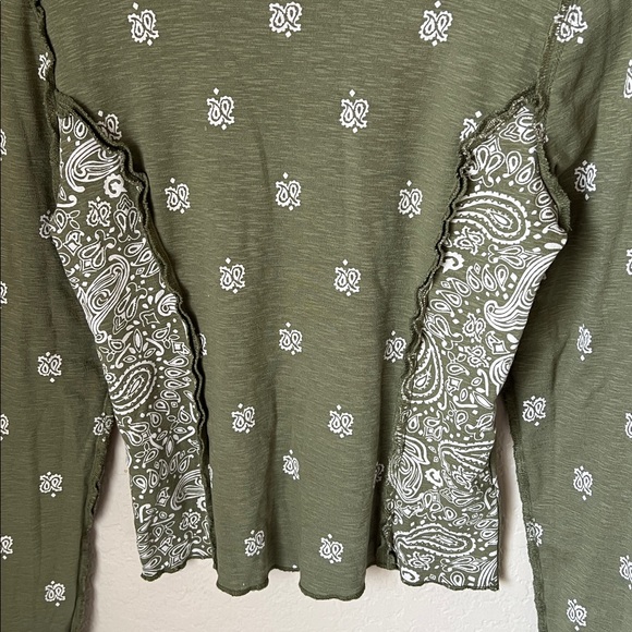 Pilcro Olive green paisley long sleeve turtleneck top - Picture 6 of 13